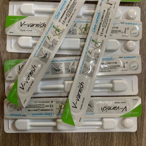 V Varnish - Flour bôi ngừa sâu răng trẻ em